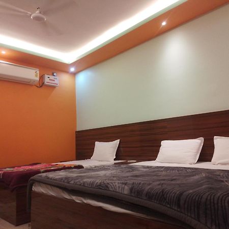 Siyaram Kunj Hotel Ayodhya ภายนอก รูปภาพ