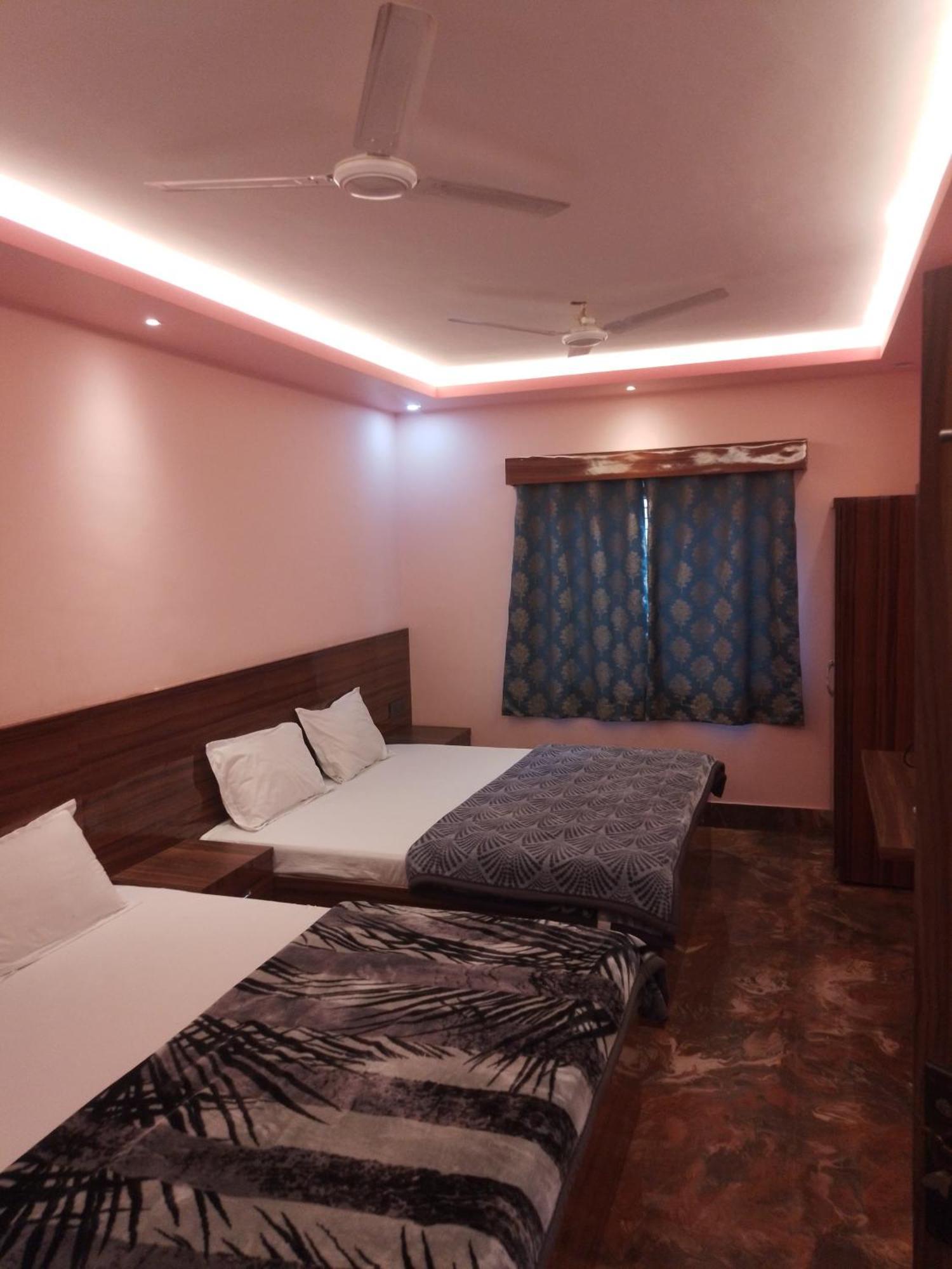 Siyaram Kunj Hotel Ayodhya ภายนอก รูปภาพ