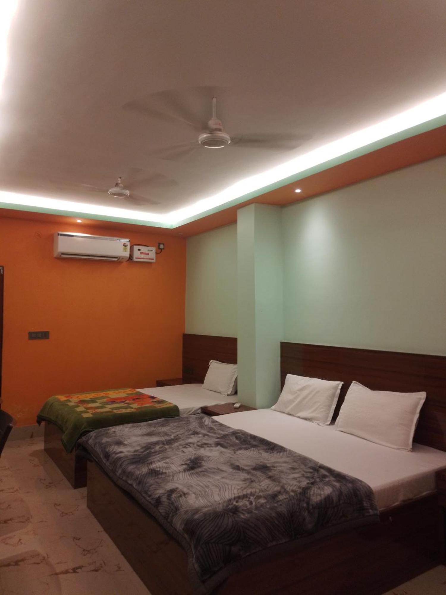 Siyaram Kunj Hotel Ayodhya ภายนอก รูปภาพ