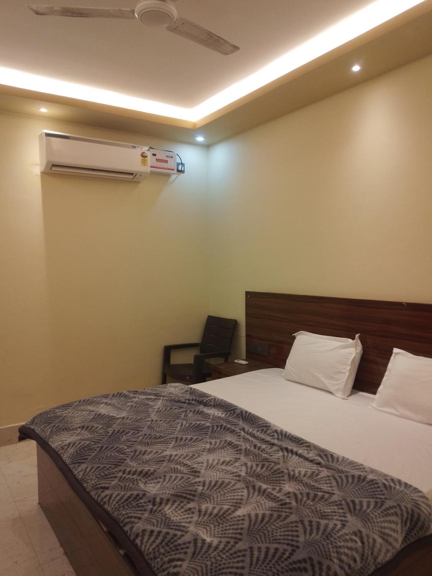 Siyaram Kunj Hotel Ayodhya ภายนอก รูปภาพ