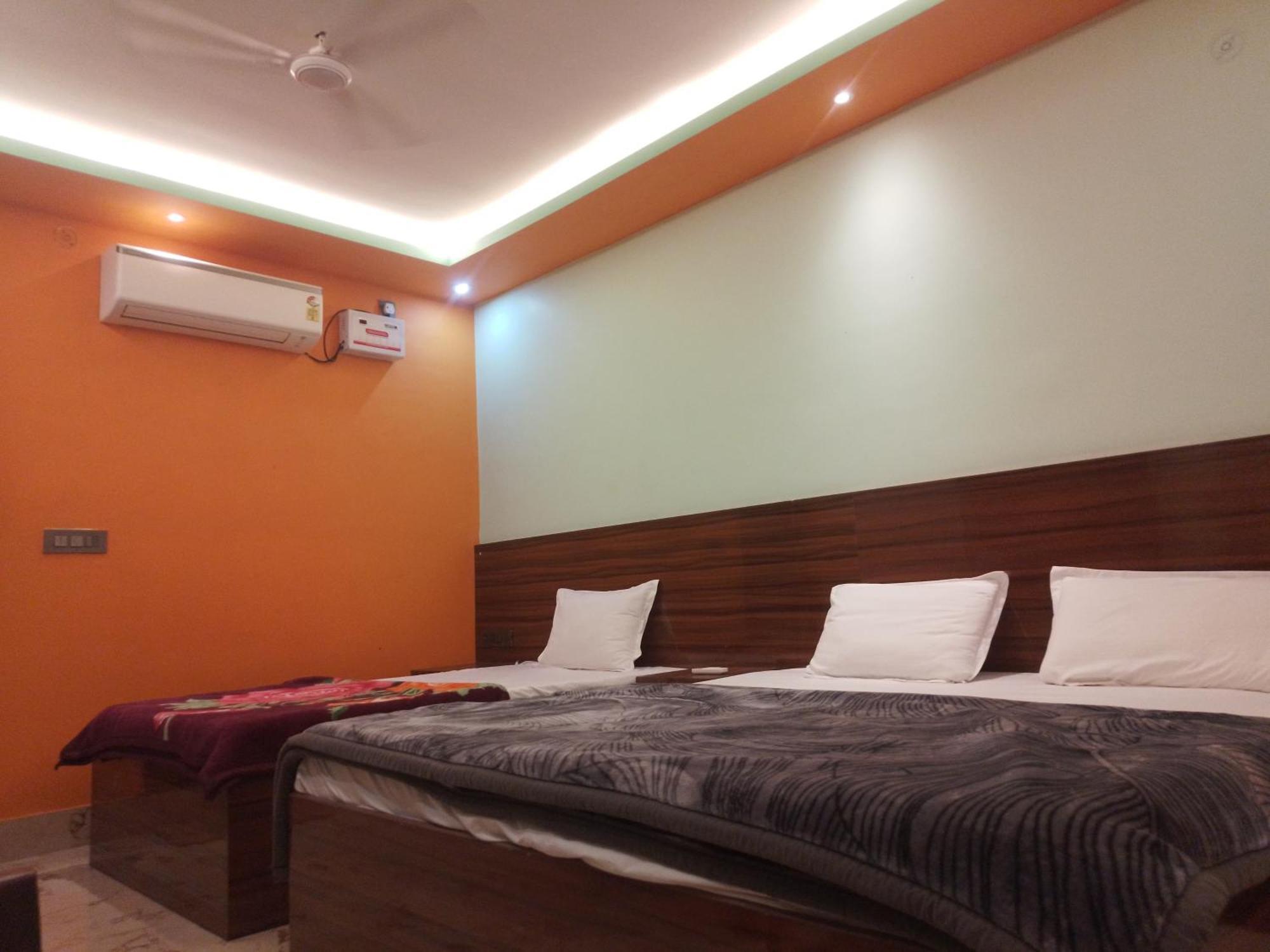 Siyaram Kunj Hotel Ayodhya ภายนอก รูปภาพ