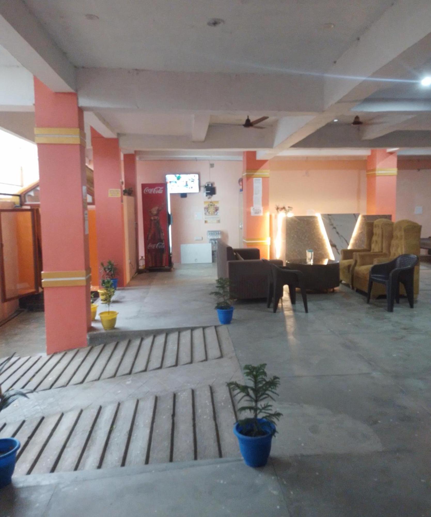Siyaram Kunj Hotel Ayodhya ภายนอก รูปภาพ
